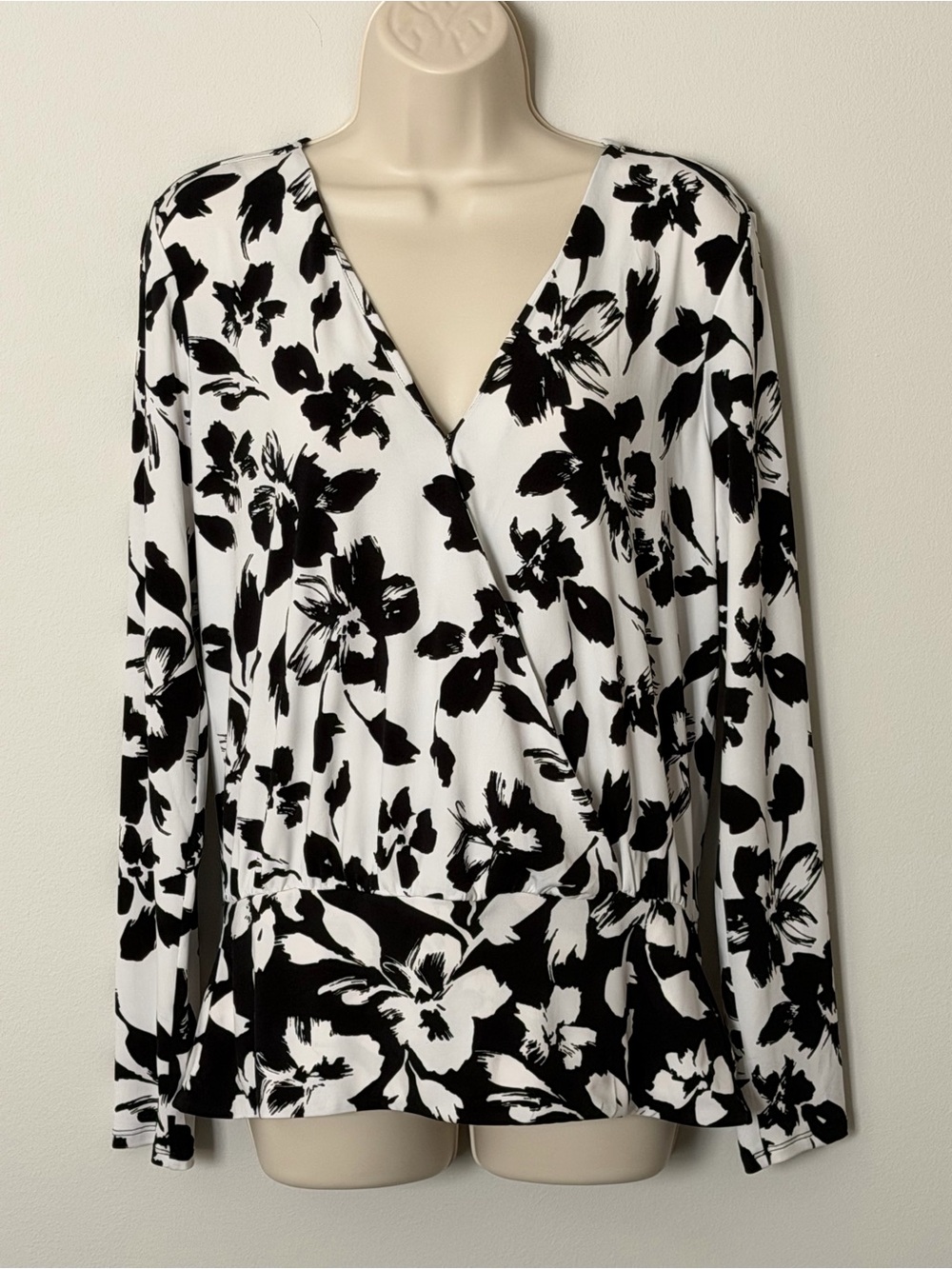 WHBM Black & White Floral Wrap-Style Long Sleeve Top - Sz Medium